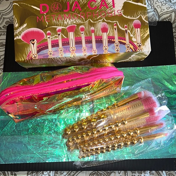 NIB - BH COSMETICS - DOJA CAT METAMORPHOSIS 10 Piece Brush Set with Bag - Picture 3 of 16
